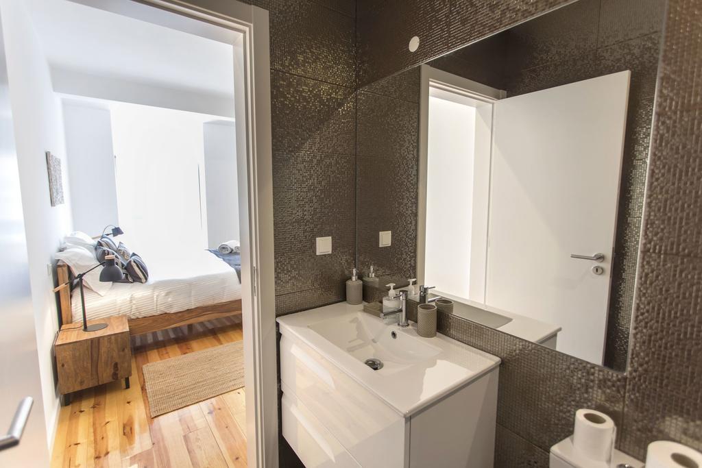 Lovelystay - Cais Apartment River View Lisbon Bagian luar foto