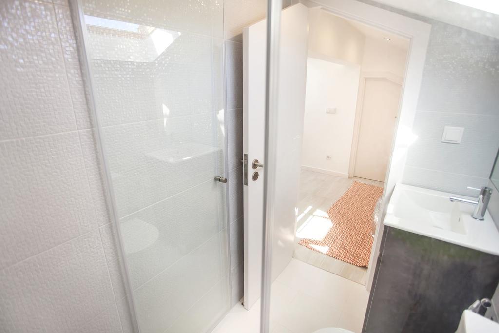 Lovelystay - Cais Apartment River View Lisbon Bagian luar foto