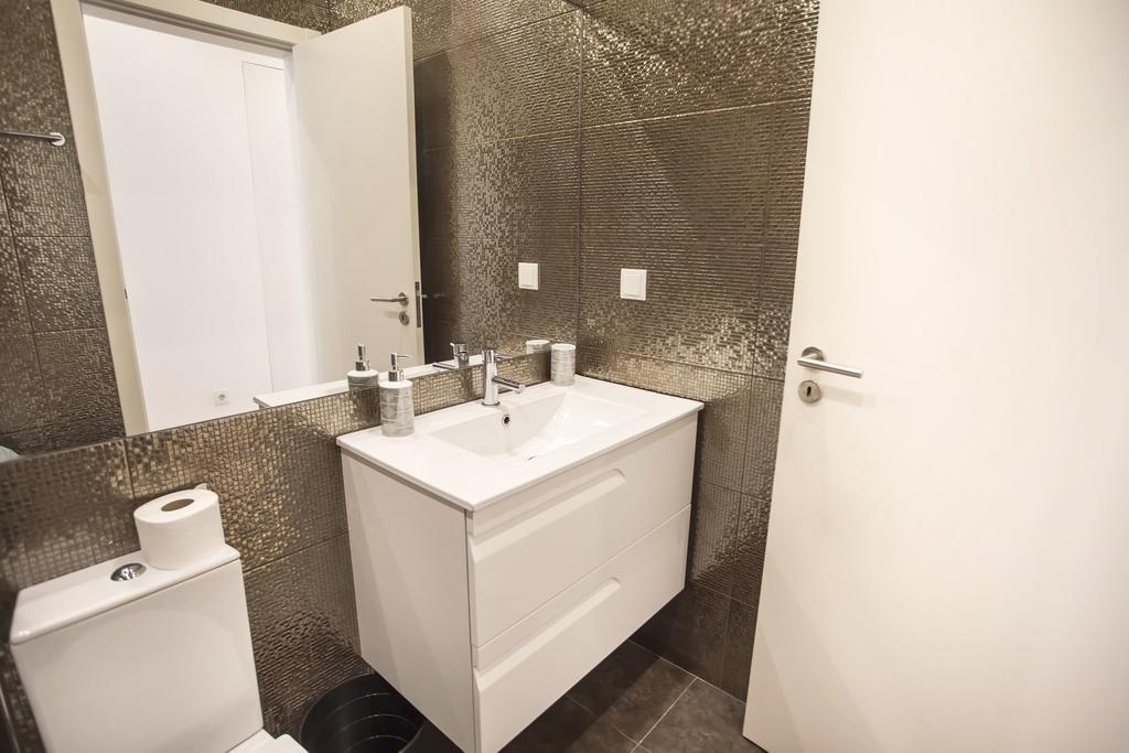 Lovelystay - Cais Apartment River View Lisbon Bagian luar foto