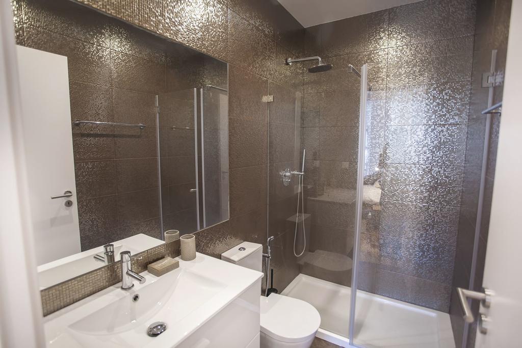 Lovelystay - Cais Apartment River View Lisbon Bagian luar foto