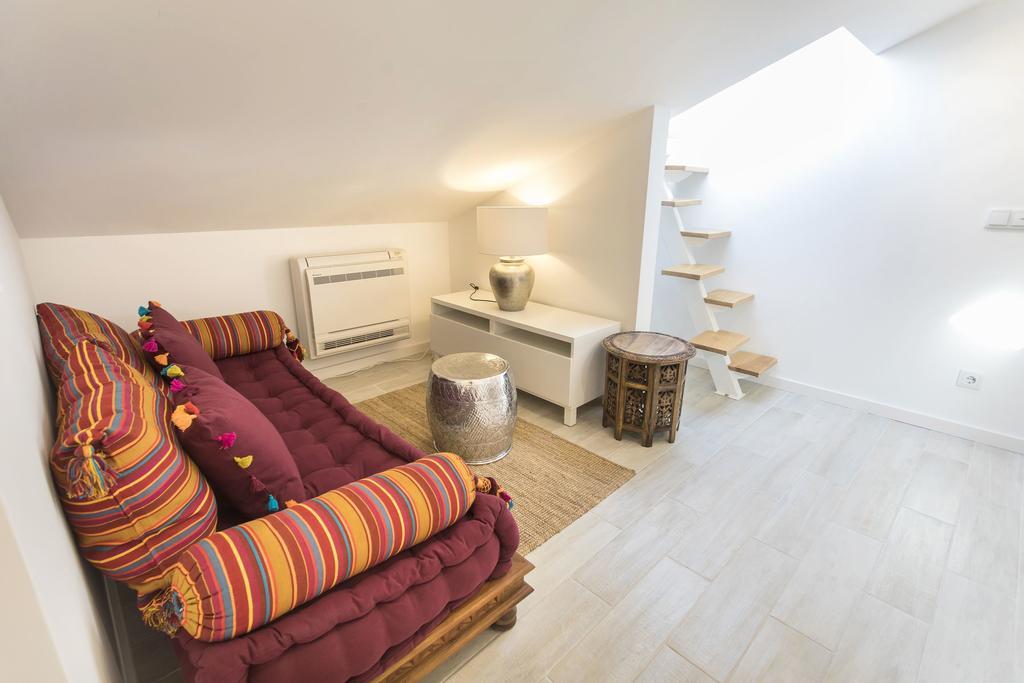 Lovelystay - Cais Apartment River View Lisbon Bagian luar foto