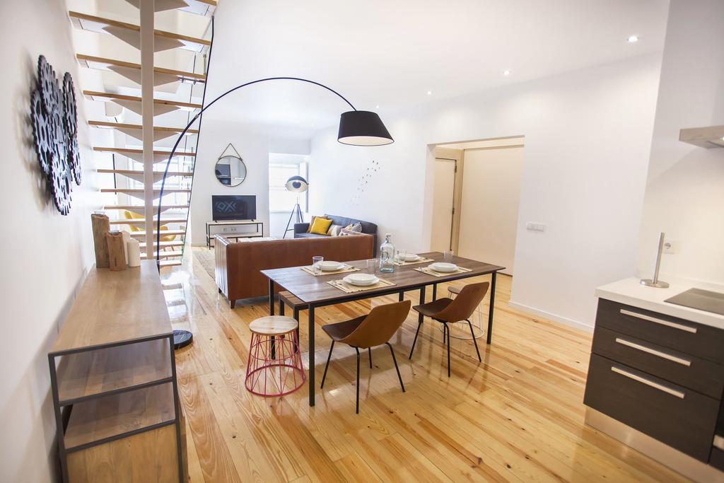 Lovelystay - Cais Apartment River View Lisbon Bagian luar foto